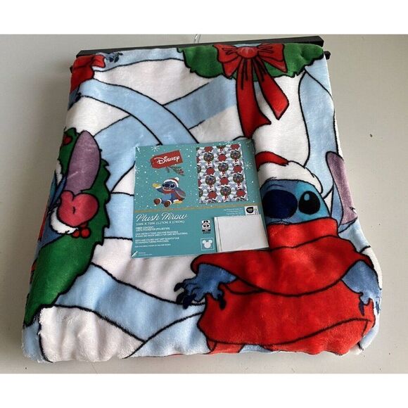 Disney Stitch Christmas Holiday Throw Blanket 50”x70” Wreath Santa Hat Scarf NEW - Picture 9 of 13